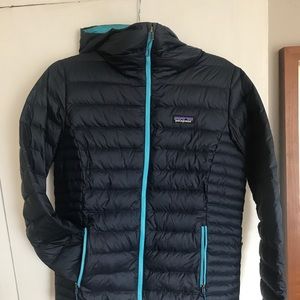 Patagonia puffer coat with a hood